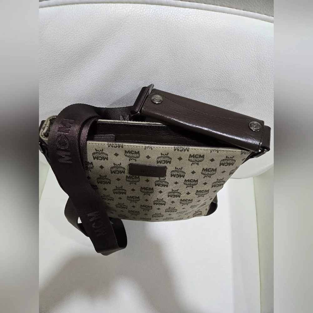 MCM VISETOS MONOGRAM UNISEX MESSENGER BAG-AUTHENTIC - Picture 7 of 14